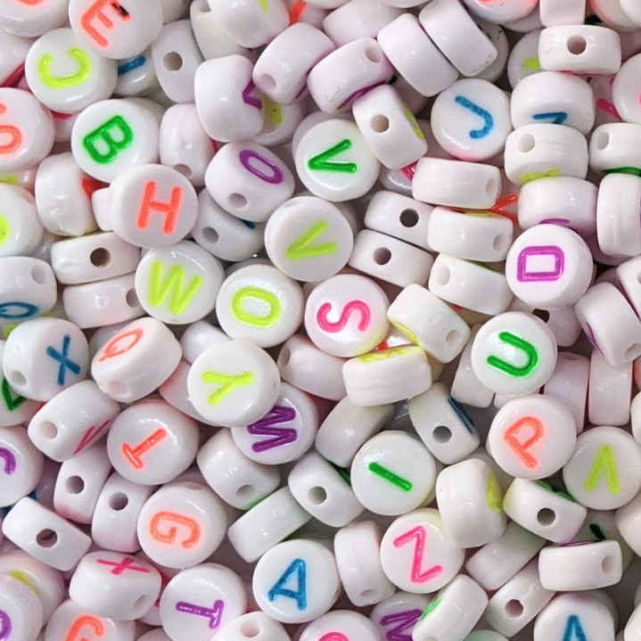 500 Pçs Letra Alfabeto Pulseira Infantil Entremeio 7mm