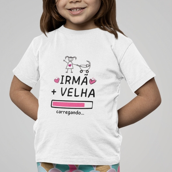 Camiseta Infantil Promovida a Irmã Mais Velha Carregando