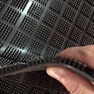 (Ref:08-D)TAPETE 40X60 cm Capacho de PVC peludo ideal para entrada de casa, predio onde pode pegar chuva