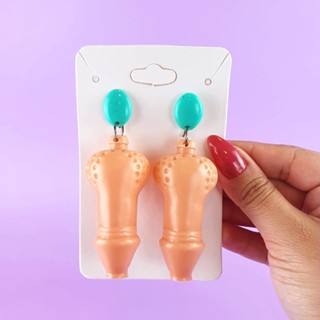 Par de Brincos Eróticos com Pedra e Mini Pênis | FestaChic em Oferta na Shopee