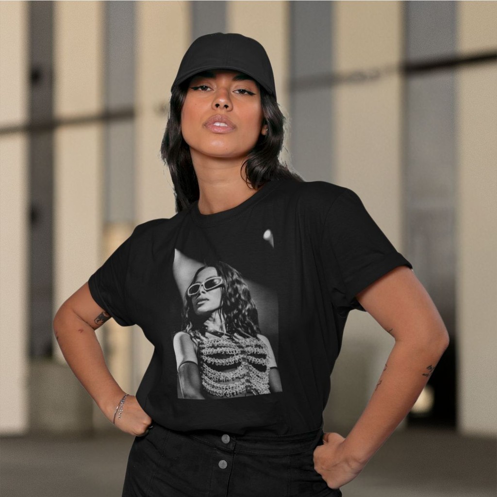 Camiseta Unissex Cantora Baile Funk Anitta Larissa Ensaios