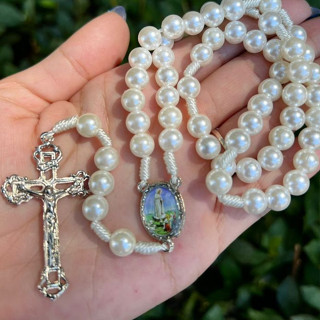 Terço Nossa Senhora de Fátima Perola Branca em Oferta na Shopee