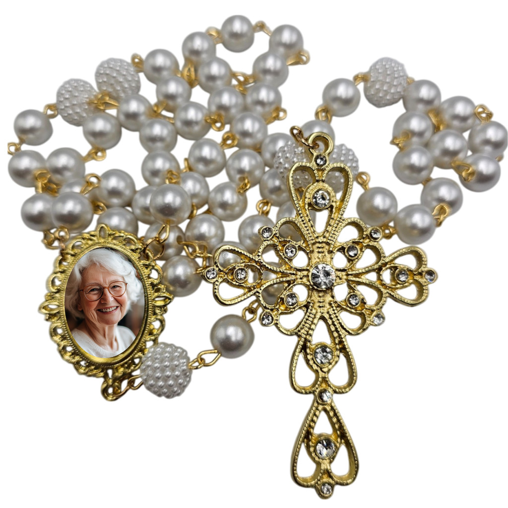 Terço De Noiva Pérolas Crucifixo Relicário Dourado Com Foto em Oferta na Shopee