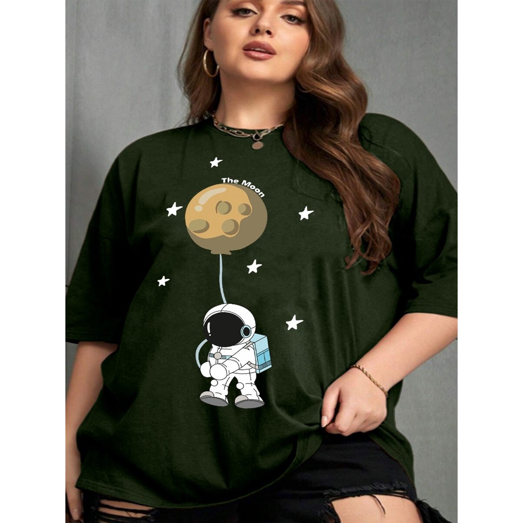 Camiseta Oversized Feminina Tecido Confortável Manga Curta Blusa Streetwear Estampada Astronauta