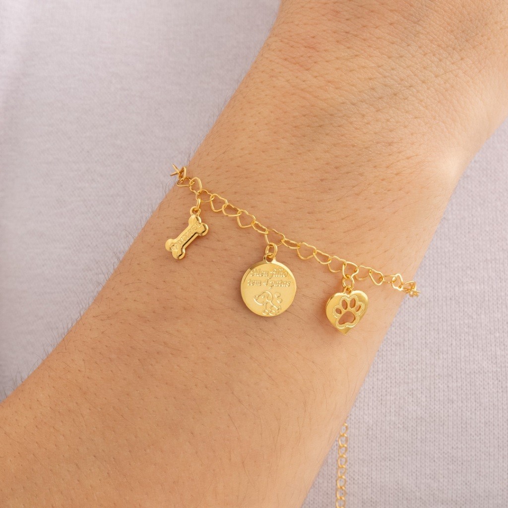 Pulseira Delicada Mãe de Pet com Elo de Coração e Pingentes de Osso Pata e Cão Folheado a Ouro 18k