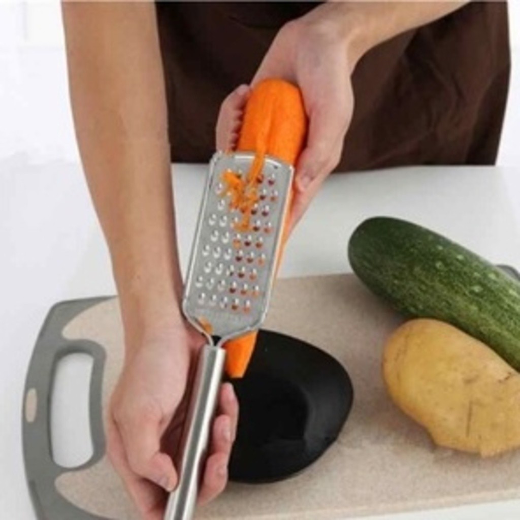 OFERTA Ralador De Aço Fino Inox Multifuncional Para Queijo e Legumes Cozinha Fino 24cm x 5,5cm em Oferta na Shopee