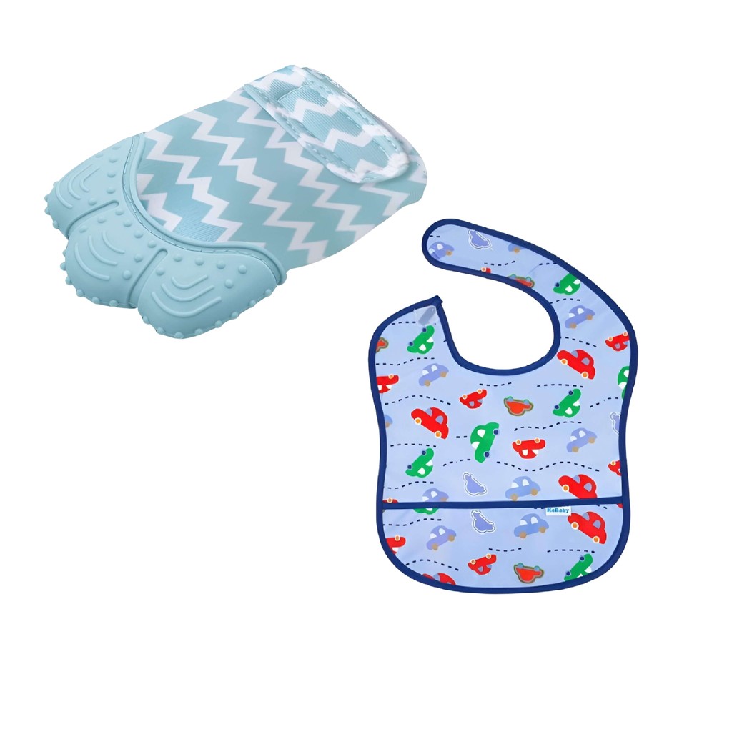 Kit Babador Impermeável Carrinhos Azul + Mordedor Luvinha Azul Kababy p/ Bebê 6M+