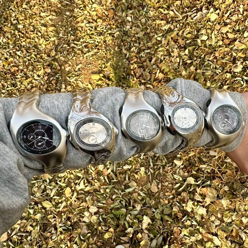 Millennium y2k Futuro retro Relógio medieval Torcido Em Formato Especial Tendência De Nicho Avançado item Único em Oferta na Shopee