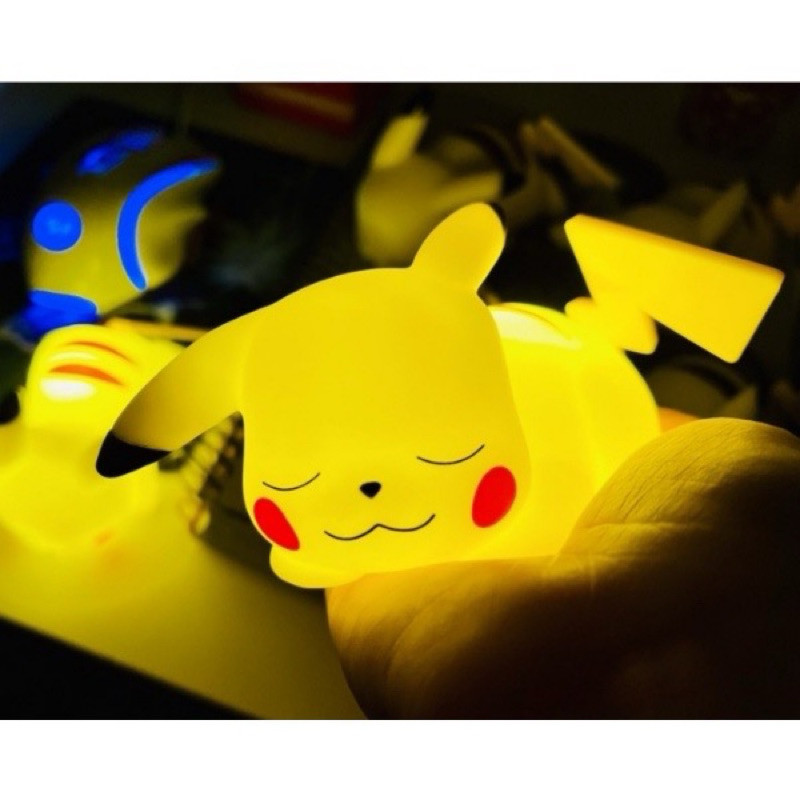 Pokemon Pikachu ⚡Luz Noturna - Brinquedo Luminoso - Abajur - Luminária Divertida e Noturna Enfeite Lâmpada LED em Oferta na Shopee