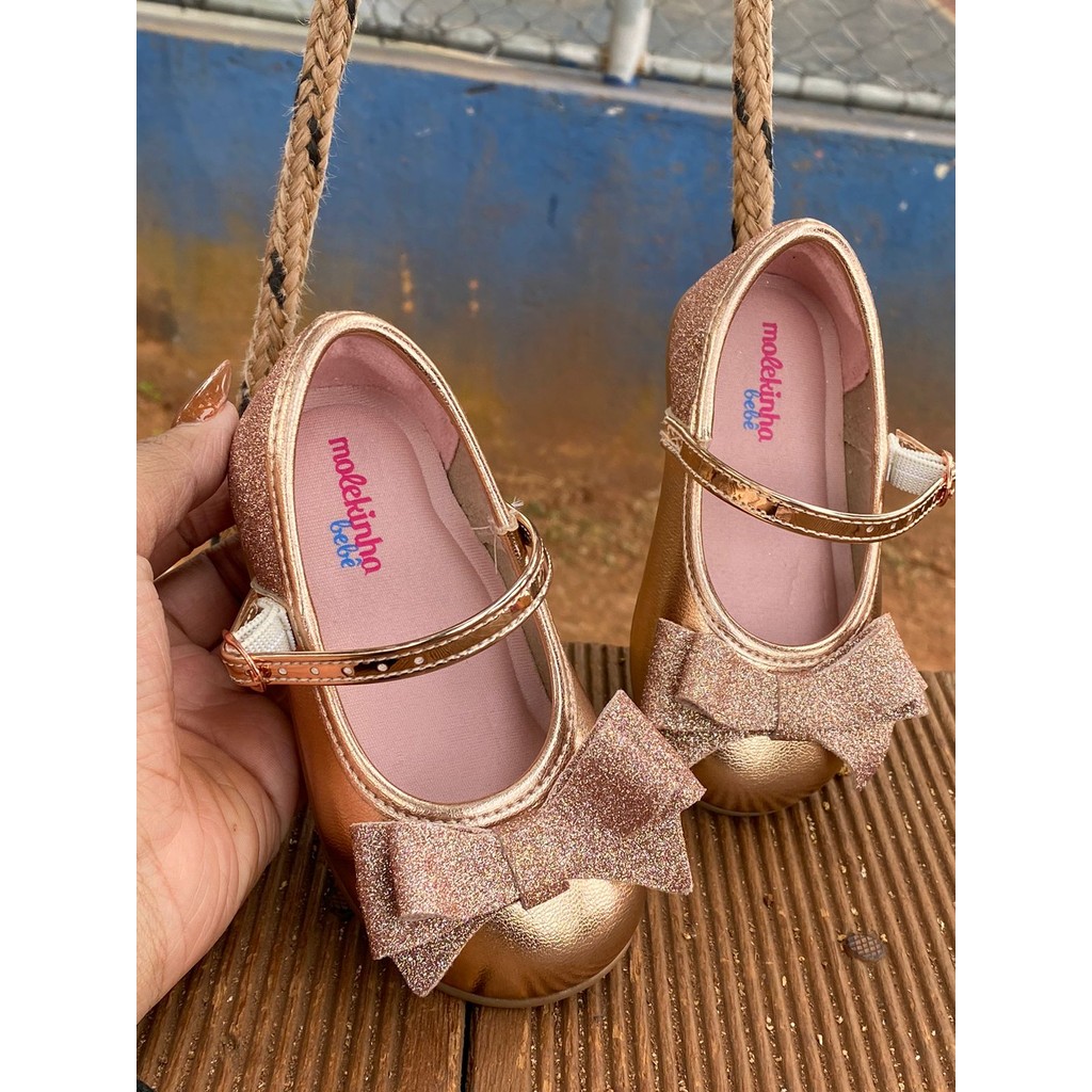 Sapatilha Molekinha Infantil com Tira e Fivela Glam com Laço de Glitter