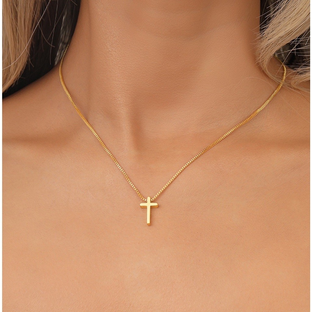 Colar cruz feminino simples e requintado banhado a ouro 18K ou prata 925 em Oferta na Shopee