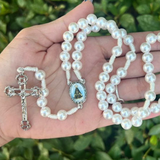 Terço Nossa Senhora Aparecida Perola Branca em Oferta na Shopee