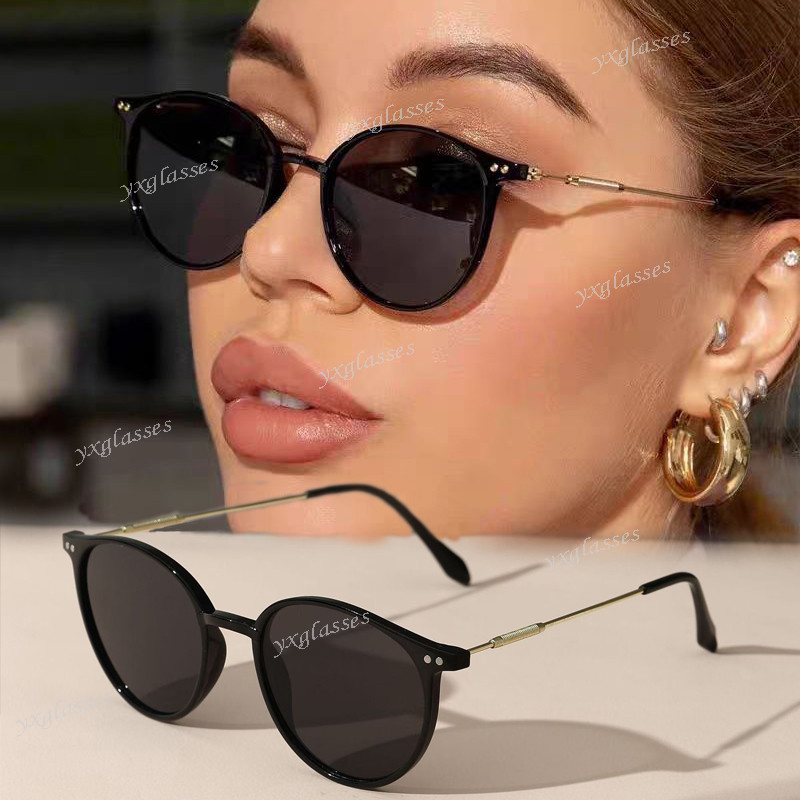 Novo Vintage Coreano Quadro Redondo Óculos De Sol Para Mulheres Moda Ao Ar Livre Proteção UV Tons em Oferta na Shopee