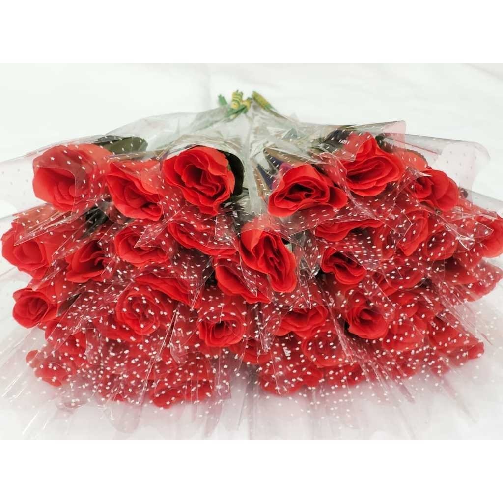 Buquê com 10 unidades de botão vermelho com embalagem 40cm.