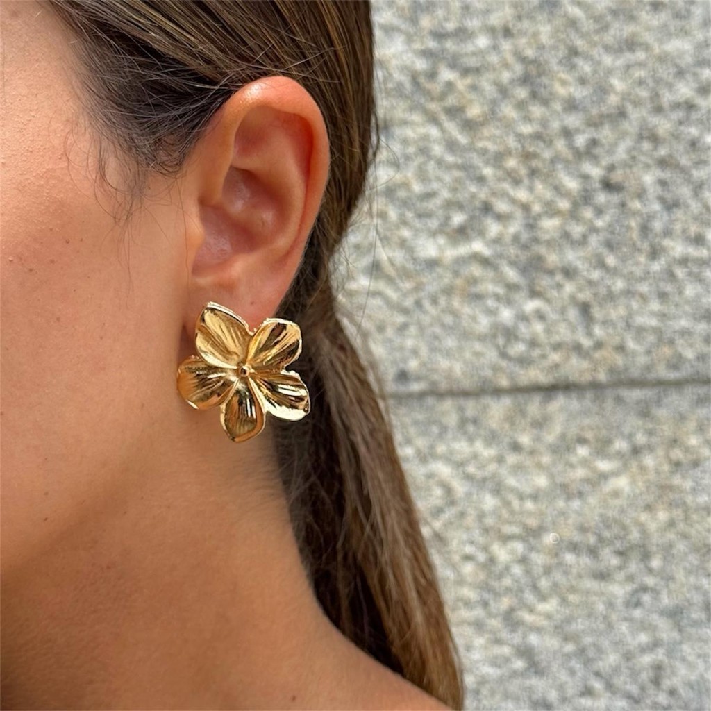 Brinco Flor Metal Banhado a Ouro 18k em Oferta na Shopee