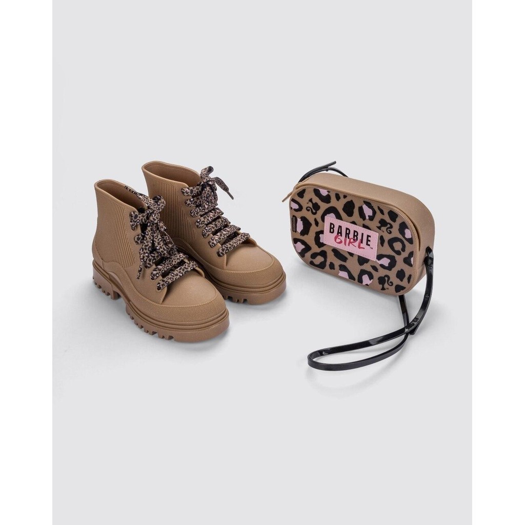 Bota Infantil Grendene Kids com Bolsa Barbie Powerful em Oferta na Shopee
