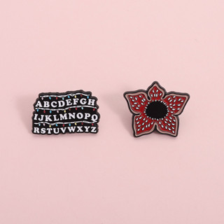 Filme Stranger Things Broche Esmaltado Personalidade De Desenho Animado Flor De Boca Grande Demogorgon Pin Metal Inglês em Oferta na Shopee