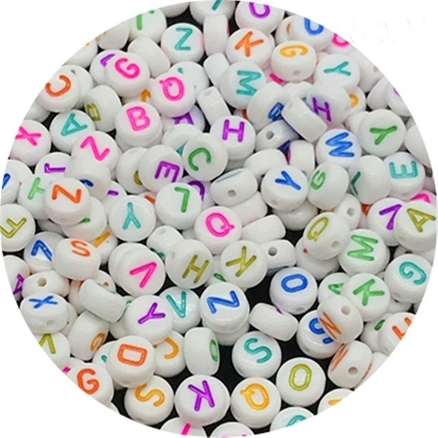 Miçanga Infantil Letras Alfabeto Bijuteria Entremeio 50grama ≈ 350 - 400 peças em Oferta na Shopee