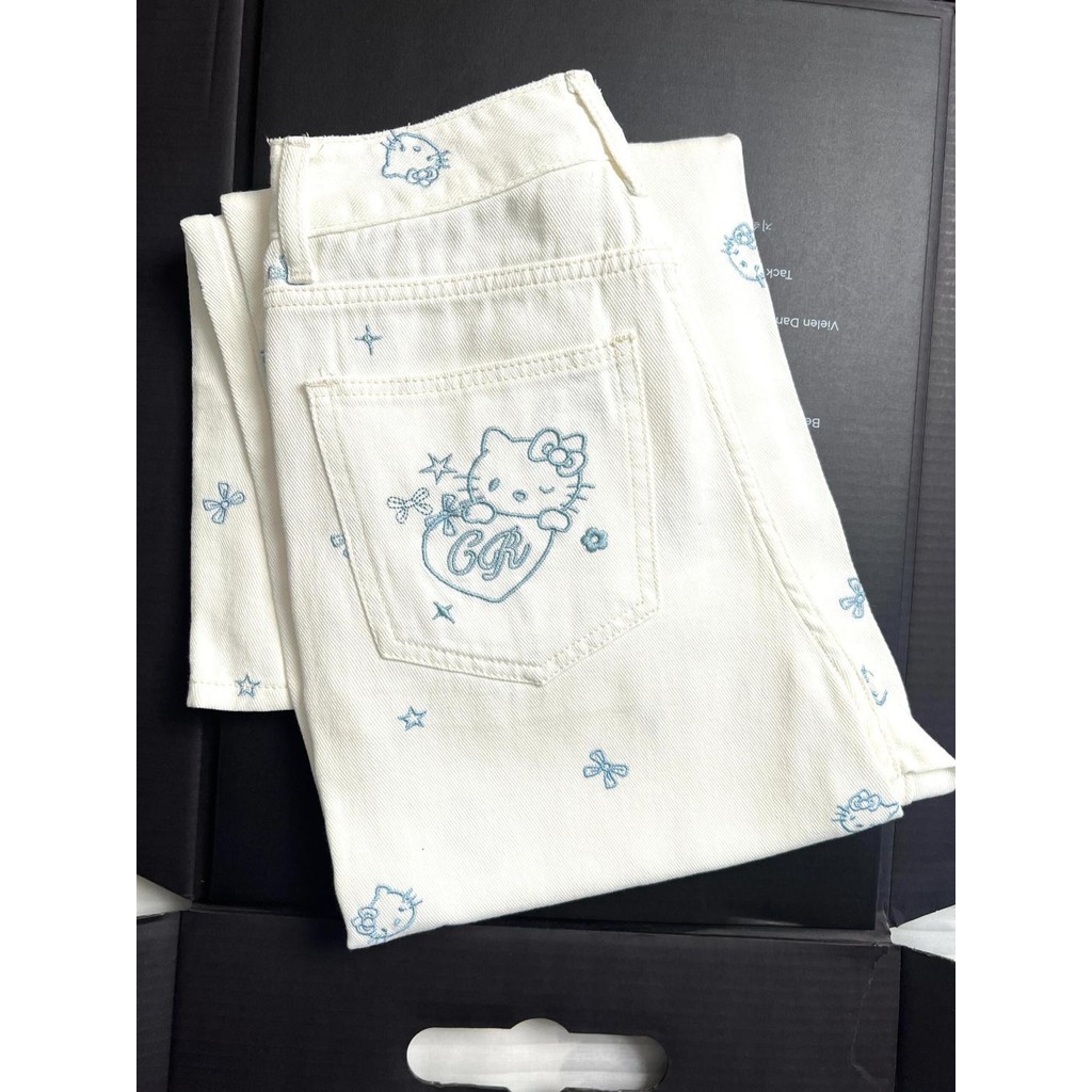 Calça Jeans Feminina Kitty Bordada Branca Cintura Alta Longa Reta