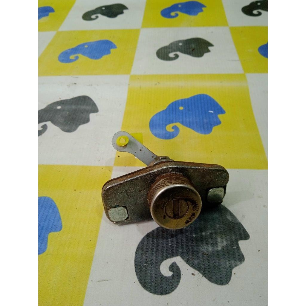 Tranca Chave Miolo Nissan Versa 2018 Porta Malas