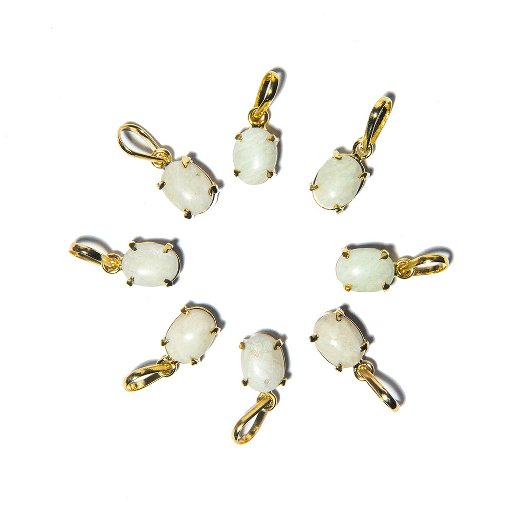 03 Mini Pingente Ponto de Luz Feldspato Cabochão na Garra