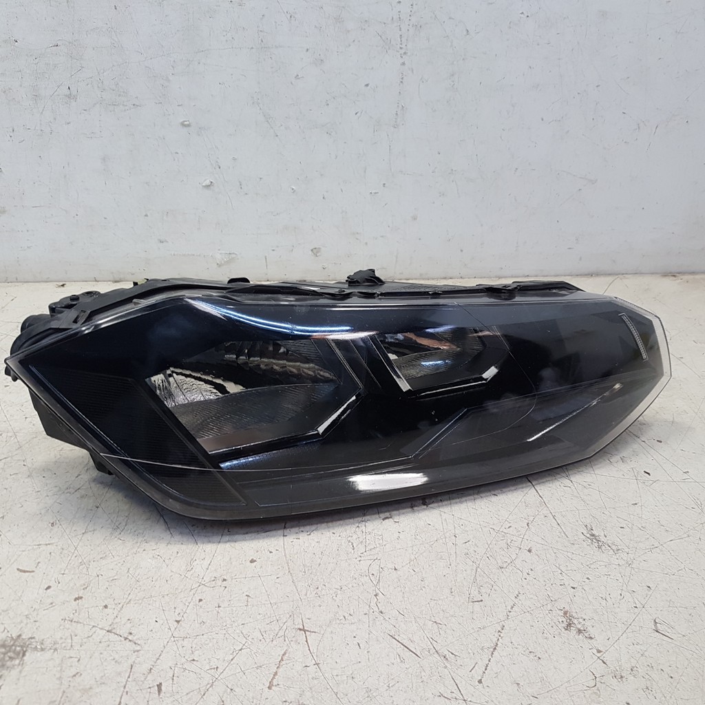 Farol Direito Mascara Negra Virtus 18/20 6ea941006 Vw4387