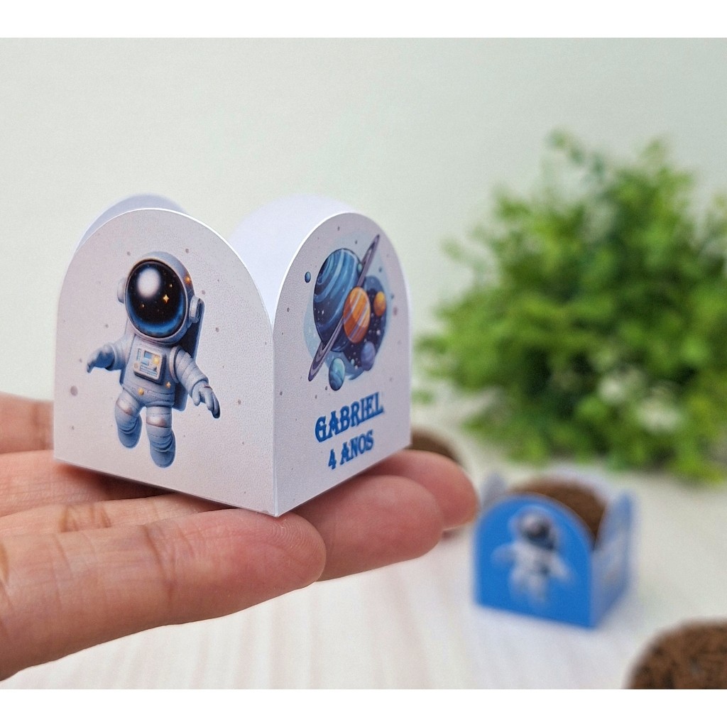 24 a 96 Forminha de doce brigadeiro Personalizada ASTRONAUTA - 4 pétalas - Festa de aniversário