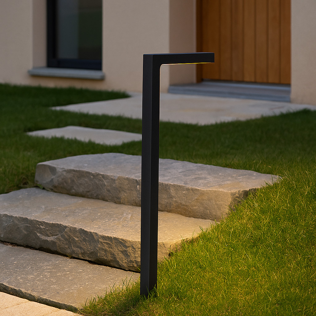 Poste Balizador Espeto de Jardim LED 7W Alumínio Preto 82cm IP65 Luz Quente 3000K Bivolt