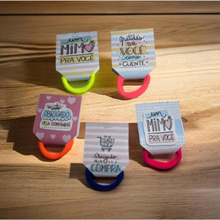 25 Amarradores Xuxinhas de Cabelo Personalizadas com Tag para Clientes Brinde Empresa e loja em Oferta na Shopee