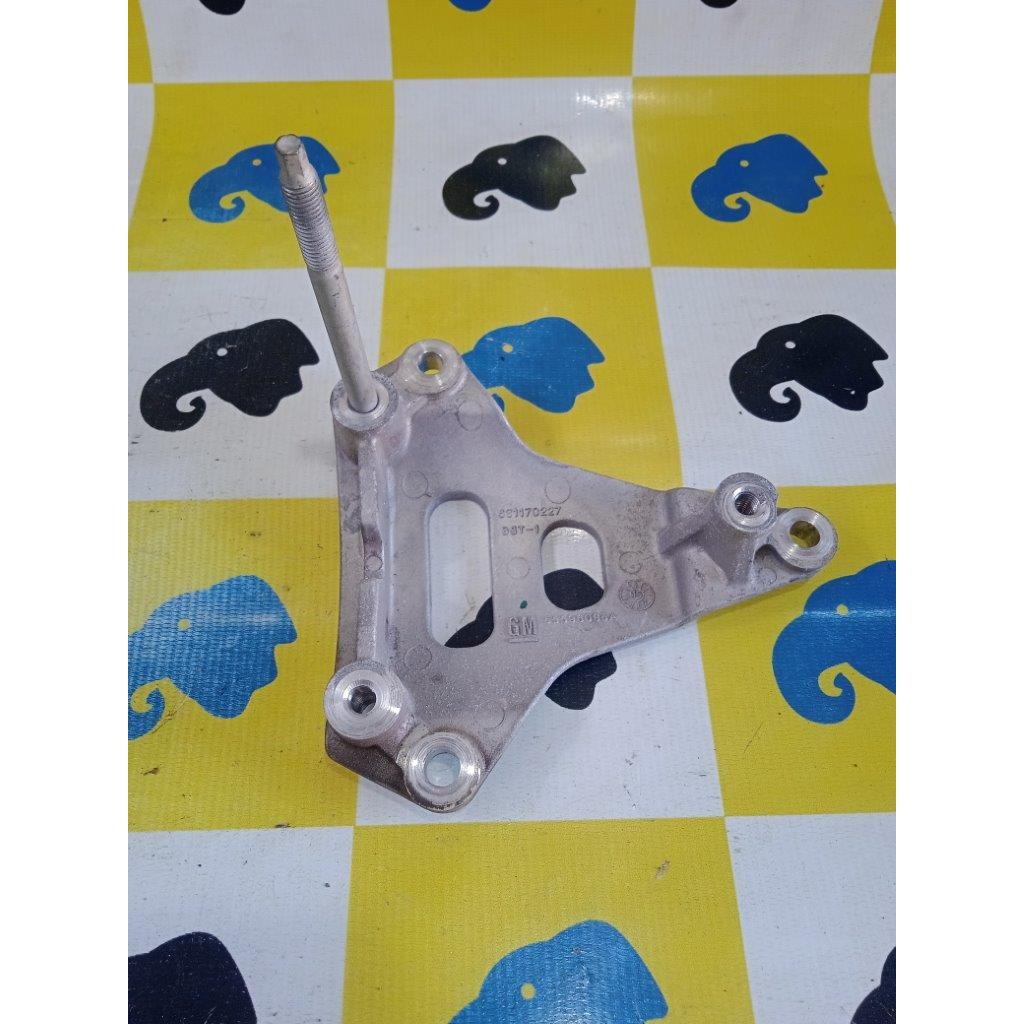 Suporte Compressor Ar Condicionado Tracker 1.4 2017 2018