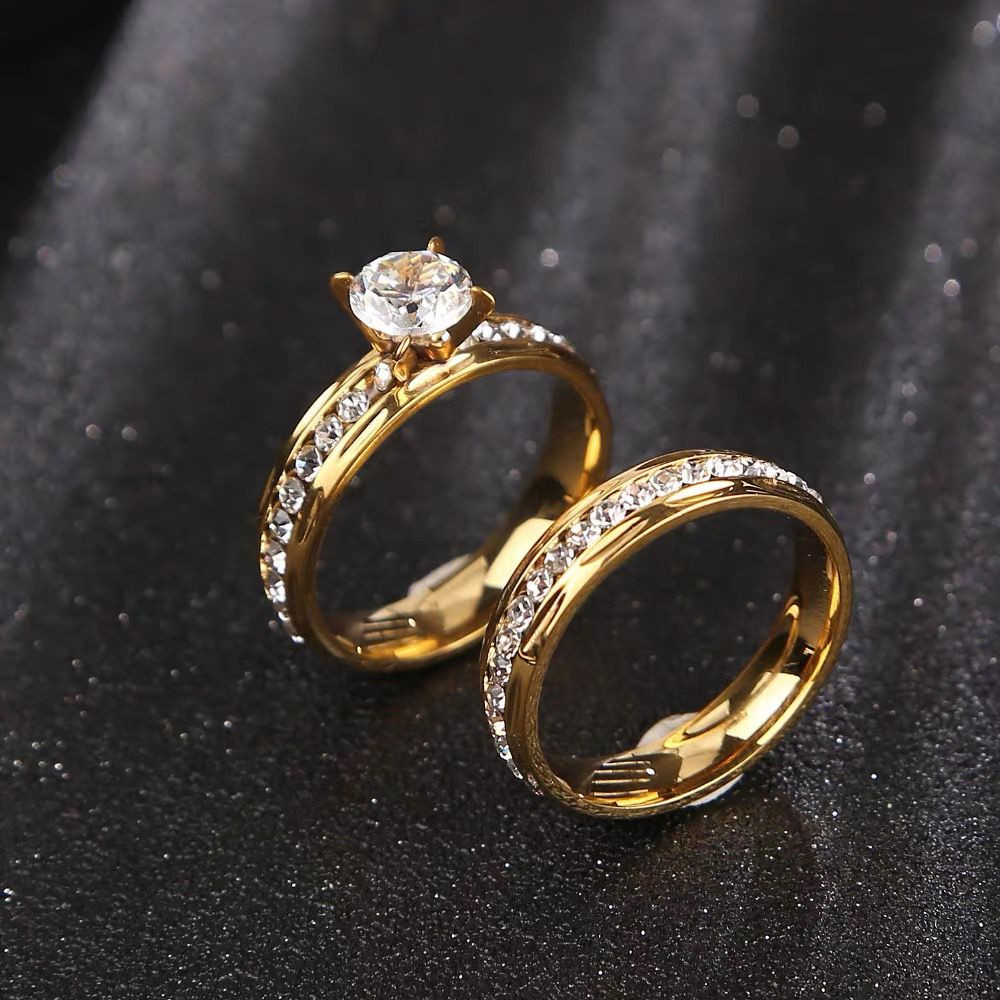 Par De Alianças De Casamento De Ouro Anel De Noivado De Aço Inoxidável Para Mulheres Com Caixinha em Oferta na Shopee
