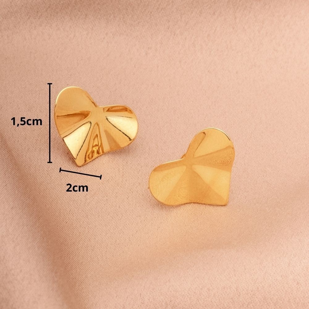 Brinco Feminino Coração Estilizado com Brilho Espelhado Tendência 2026 Banhado a Ouro 18k