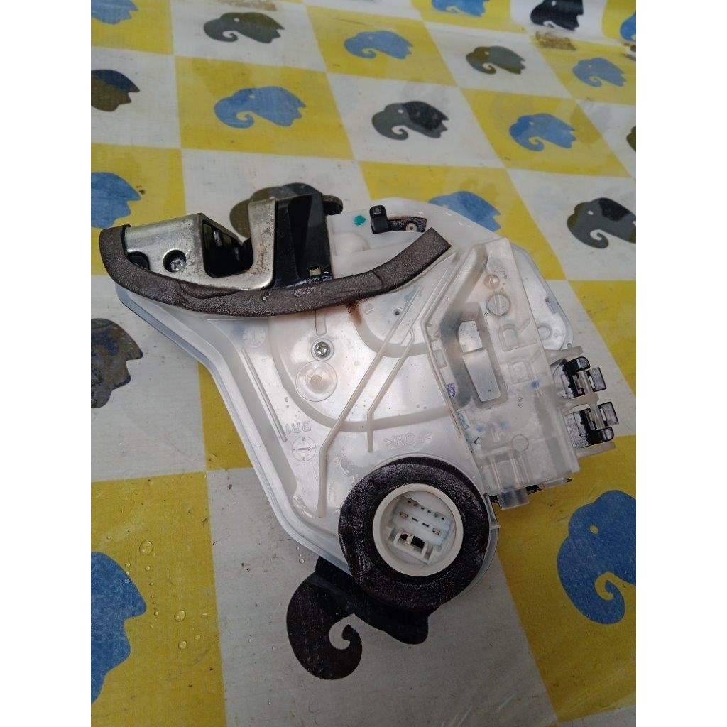 Fechadura Porta Traseira Direita Corolla Xei 2017