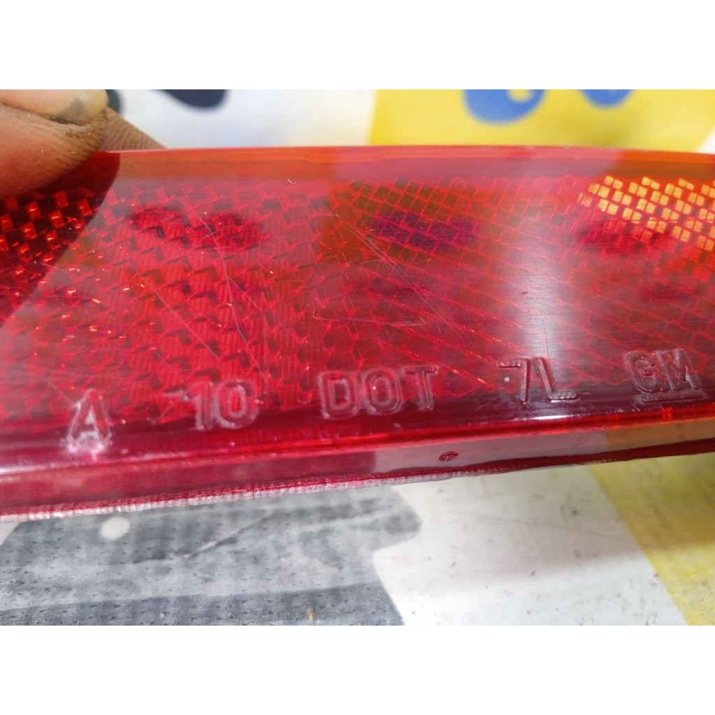 Olho Gato Refletor Parachoque Tracker 2013-16 Esquerdo