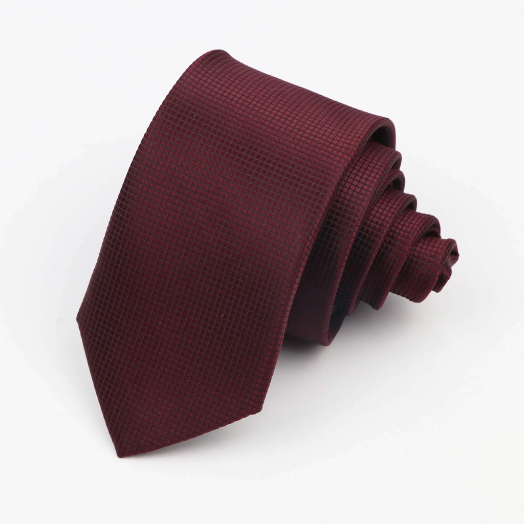 Gravata Slim Quadriculada – Combine com Camisas Brancas ou Azuis