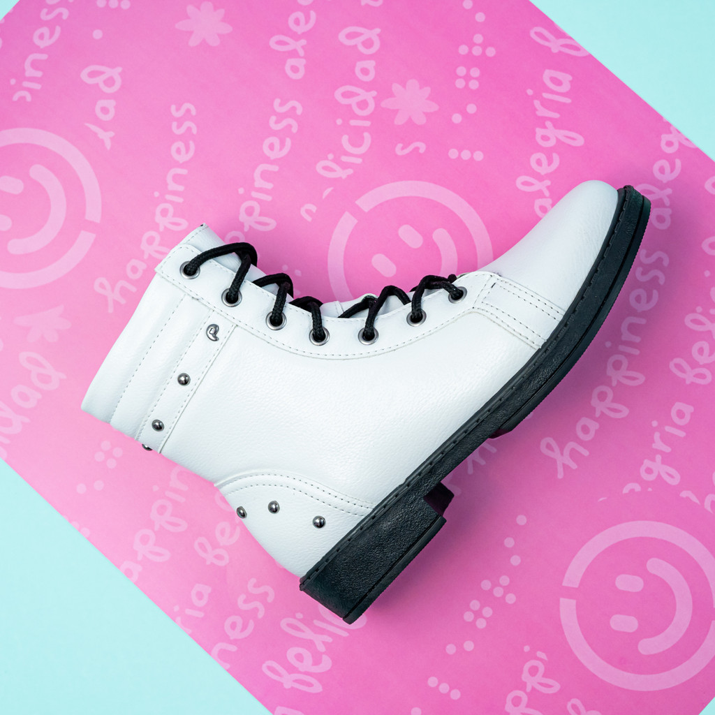 Bota Infantil Cano Médio Tachas Branca Pampili