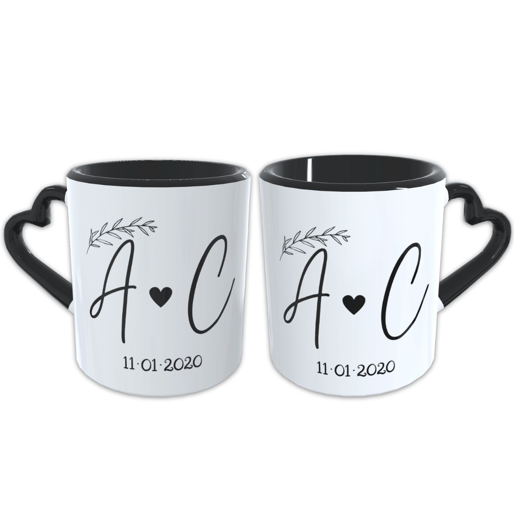 Caneca dia dos Namorados Personalizada Coração Preta Presente Lembrancinha Iniciais do Casal