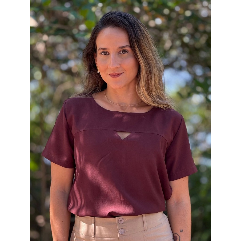 Blusa Feminina Little V Manga Curta Viscose Lisa Básica Estilo Office Confortável Elegante