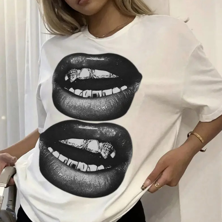 Camiseta Premium em Algodão PuroSISI Camiseta Moderna Oversized E Basica Tendencia Estilosa Feminina Lips Red Algodao