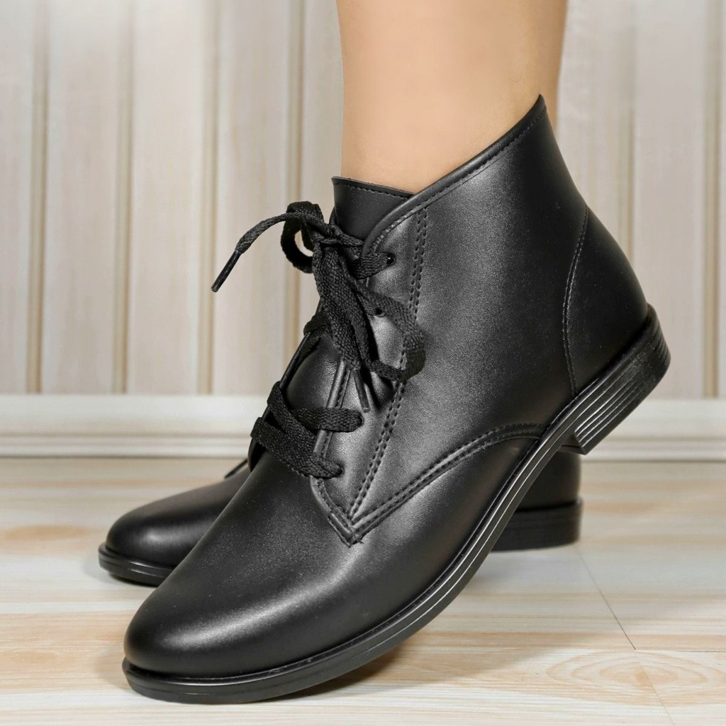 Bota Coturno Rasteira Cano Curto Feminina Beira Rio 9085.101 - Preta