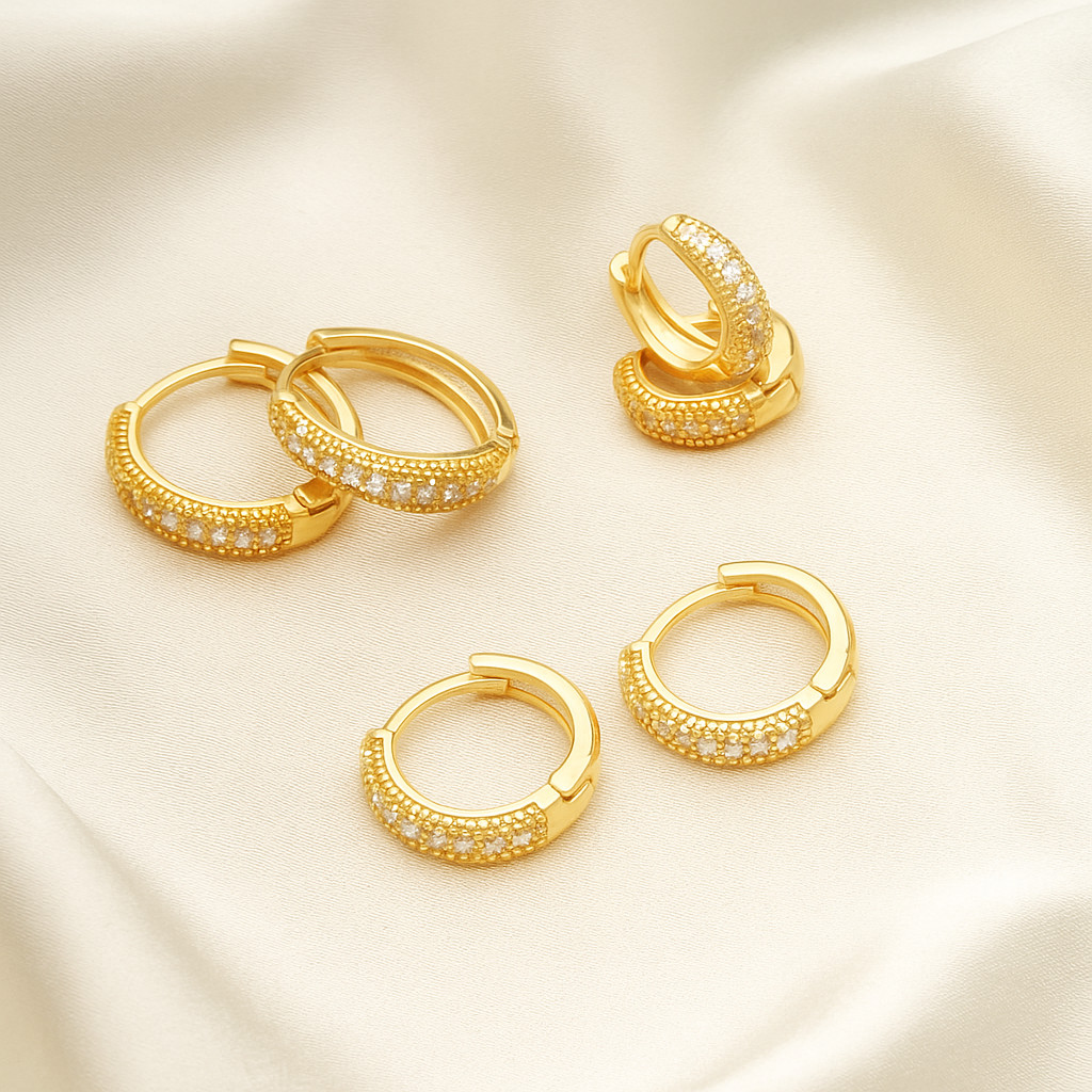 Kit com 3 Pares de Argolas Cravejadas Douradas Brincos Femininos Banhados a Ouro 18k