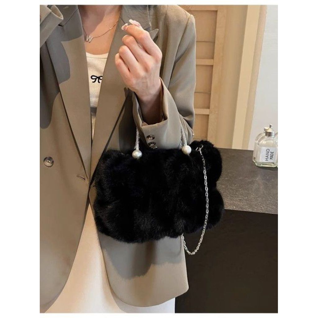 Bolsa Feminina Média Macia Com Alça Lateral De Ombro De Pelúcia Lã F105 AMY em Oferta na Shopee