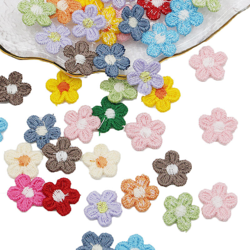 (50 Unidades/Pacote) 15mm Pequena Flor Bordado Pano Adesivos Acessórios Remendos Roupas Vestidos Chapéus Decorativos DIY