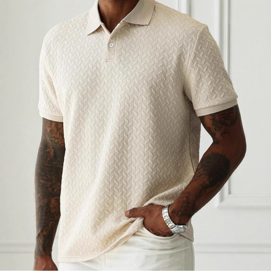Estilo Casual De Férias Masculino Manfinity Homme Com Aparência Inspirada Em INS . Uma Camisa Polo Cáqui De Manga Curta 
