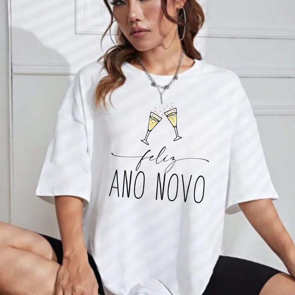[Camiseta Premium em Algodão Puro]SISI Camiseta Oversized FELIZ ANO NOVO na cor Branca Oversized Unissex em Algodão