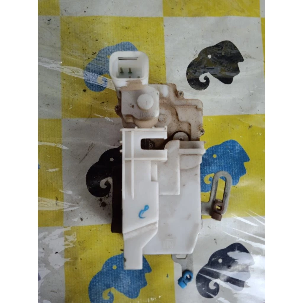 Fechadura Porta Dianteira Direita Gm Celta 2010