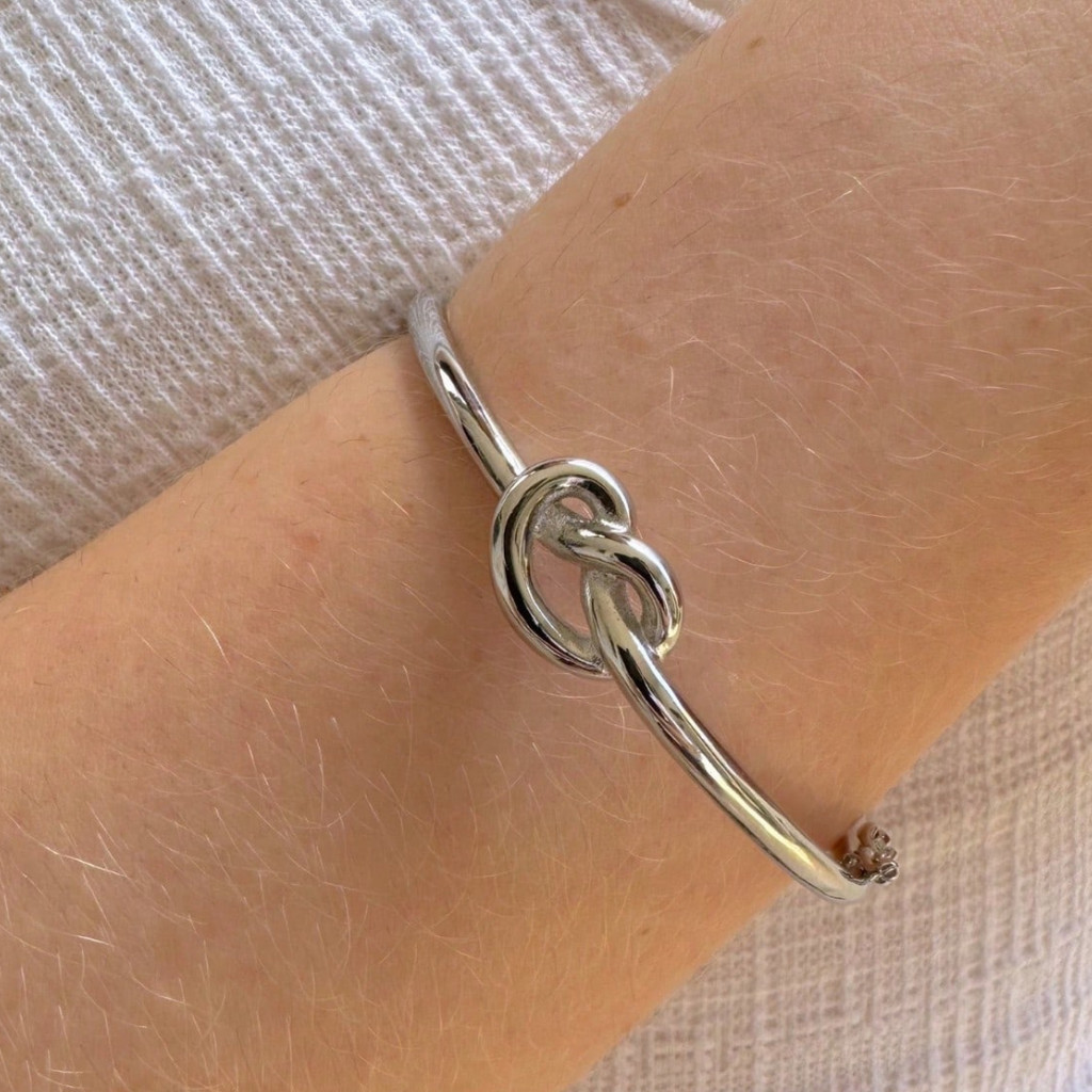 Pulseira bracelete nó ajustável banhada a prata 925 – Semijoia elegante Muk Joias
