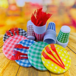 KIT FESTA JUNINA 50 PESSOAS DESCARTAVEIS VARIADOS 50 GARFO + 50 PRATO + 50 COPO (CHOCO)