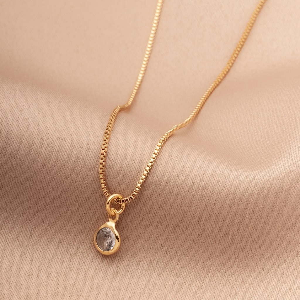 Colar Feminino com Ponto de Luz e Malha Veneziana Delicado e Versátil E  Banhado a Ouro 18K