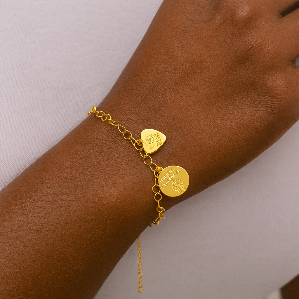 Pulseira Delicada com Pingentes de Gatinho e Elos Coração, Banhada a Ouro 18k, Para Presentear